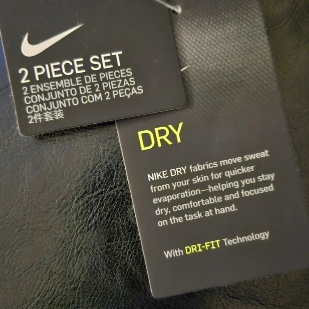 Nike Infant Girl’s Dri-Fit T-Shirt & Shorts Set (2-pieces) 18m nwt, pink